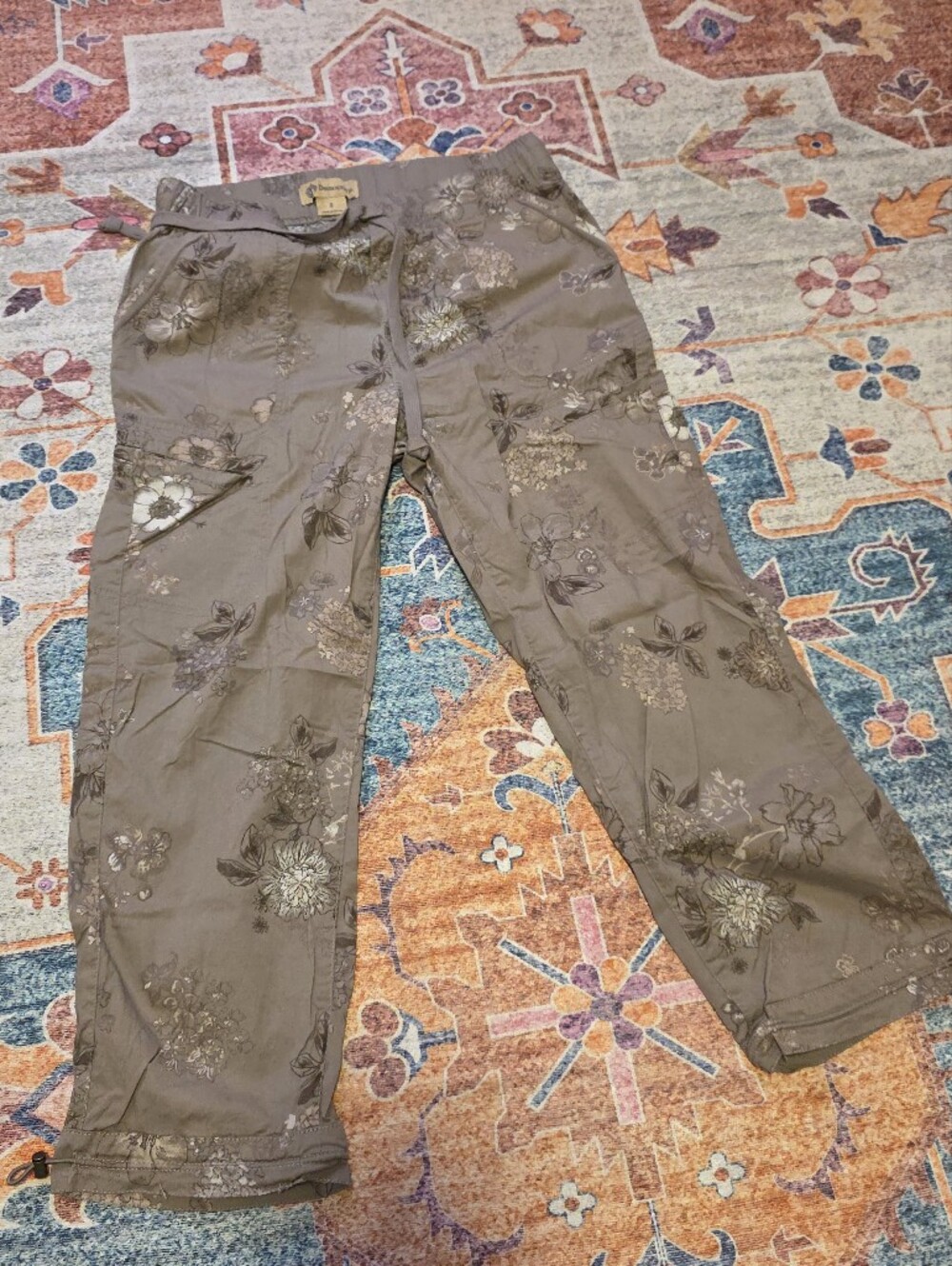 Democracy Floral Embroidered Cargo Capri Pant - Brown - Like New